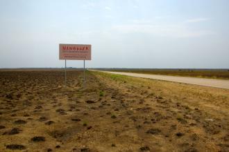 Road sign coming in from Broome