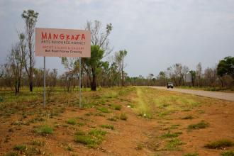 Road sign coming in from Halls Creek